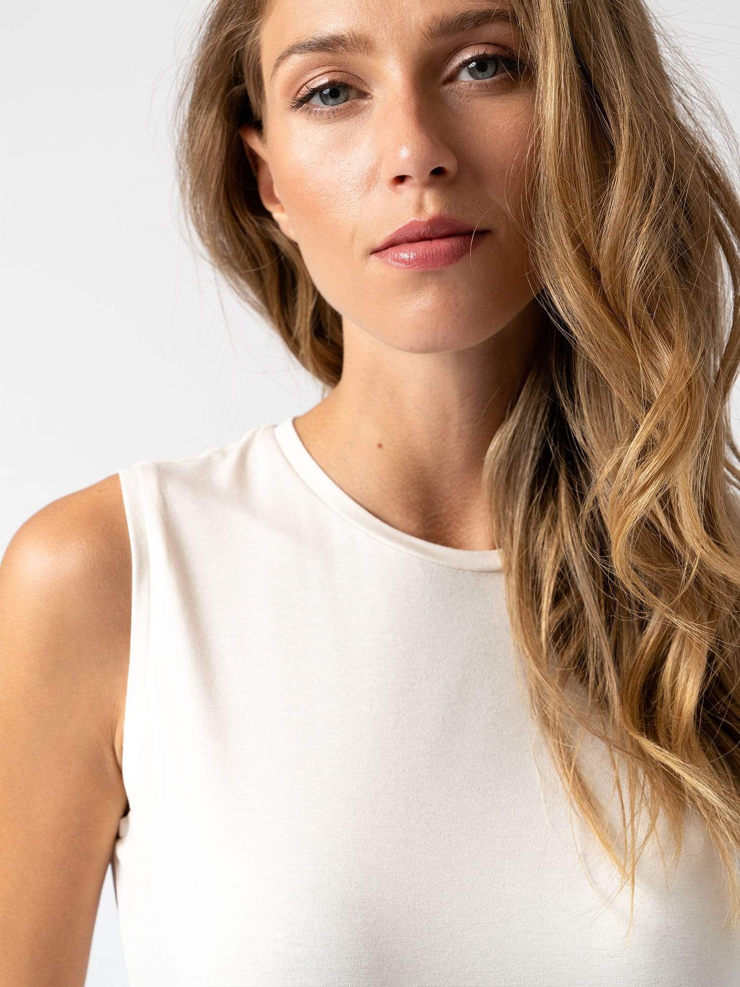 Women's Sleeveless Summer Tank Cream Cotton | Saint and Sofia® Europe